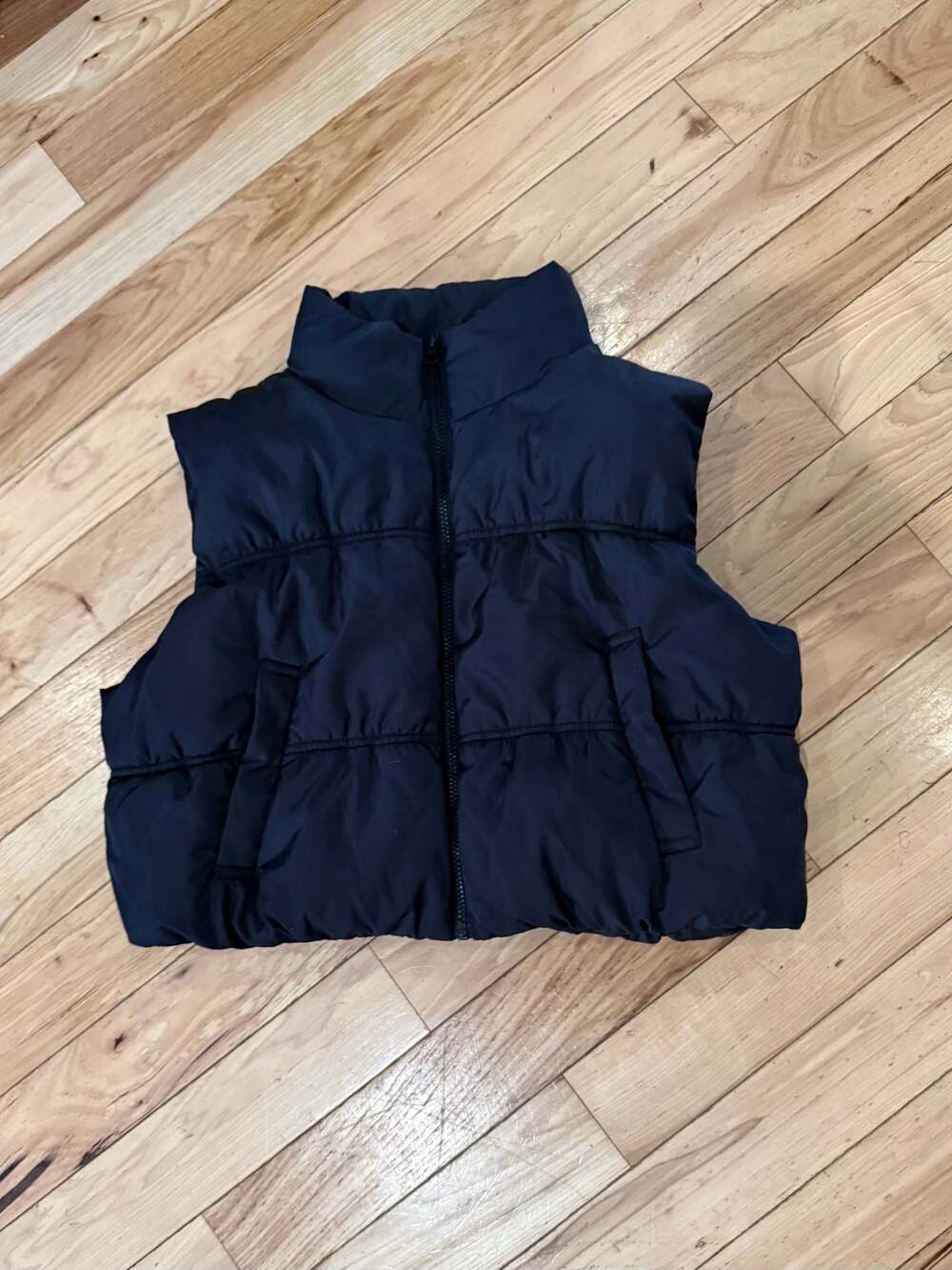 Divided by H&M Black Cropped Puffer Vest Size Large